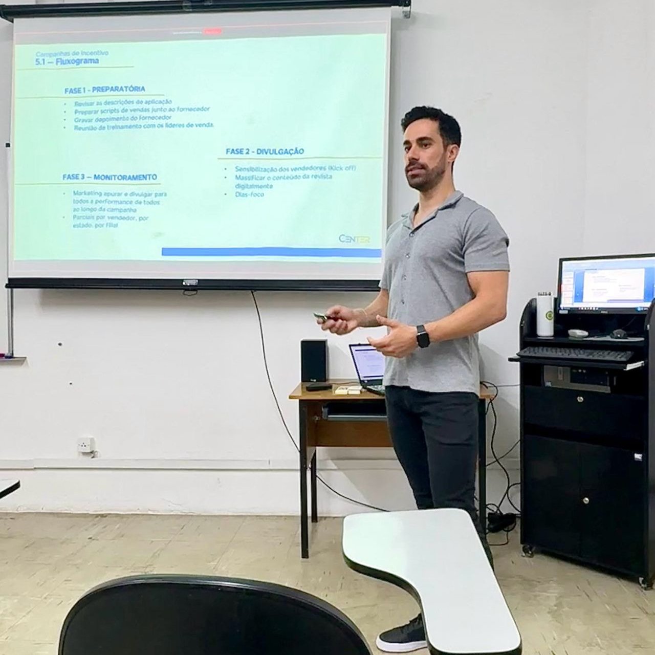 Jeff apresentando um planejamento anual para uma equipe